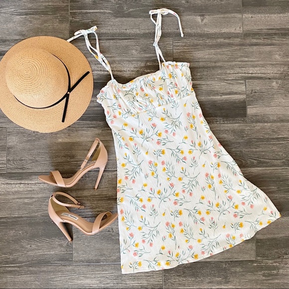 H&M Dresses & Skirts - H&M Floral White Dress Size Small